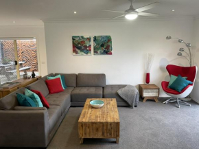 R&R by the Bay in prime location, Dromana